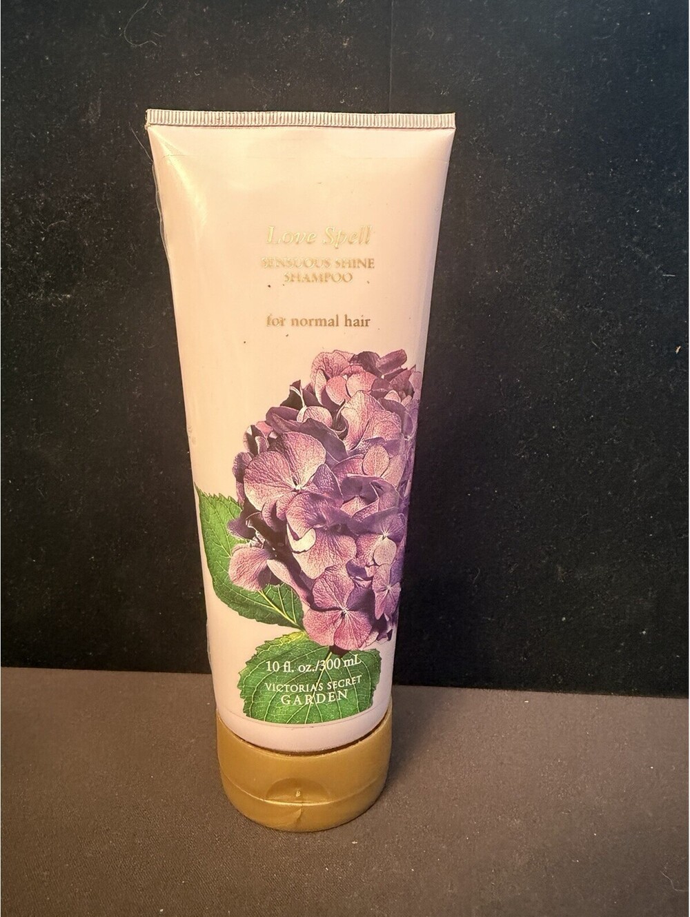 Victoria’s Secret LOVE SPELL Shine Shampoo for Normal Hair 10 Oz RARE